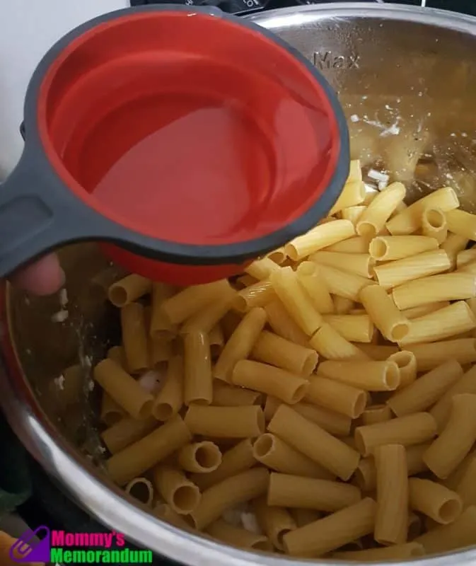 Instant Pot Easy Creamy Chicken Alfredo Pasta adding water to noodles