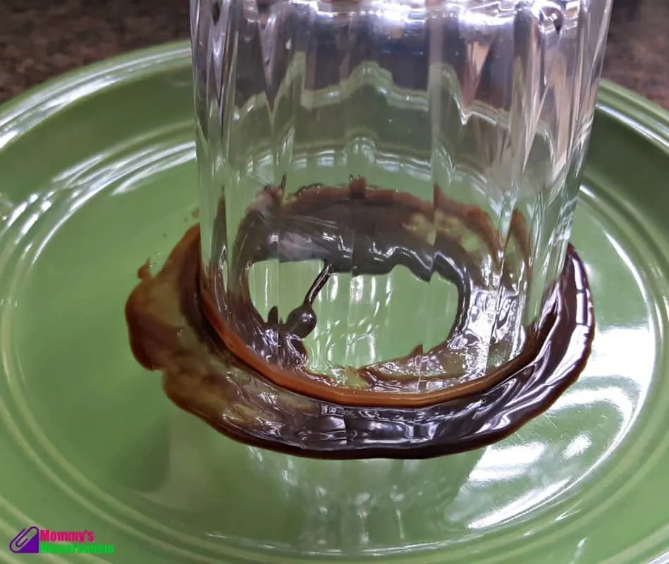 smores smoothie dipping glass in chocolate syrup