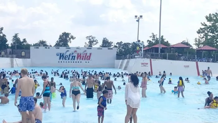 wet n wild emerald pointe thunderbay wave pool