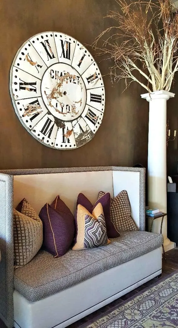 windsor boutique hotel clock and pillar