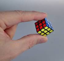 worlds-smallest-toys-rubiks-cube